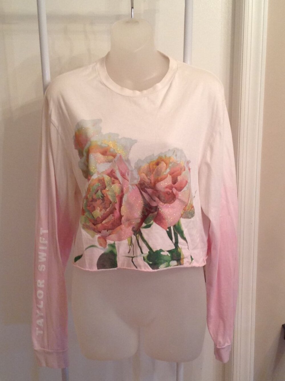 Taylor Swift Lover Era Glitter Roses Long Sleeve Cropped T-Shirt M